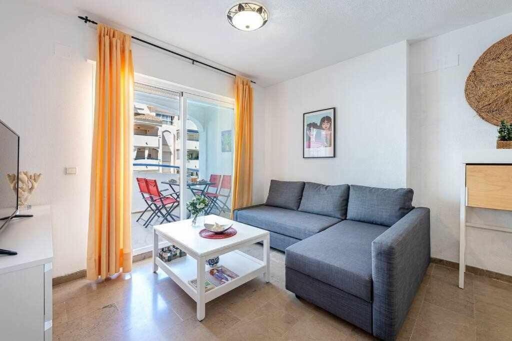 797 Holiday Rentals- Hermoso Apartamento Para 4 En Benalmádena Kültér fotó
