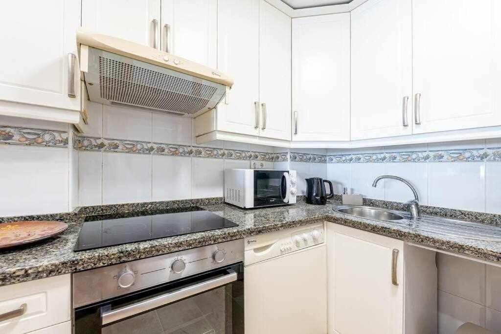 797 Holiday Rentals- Hermoso Apartamento Para 4 En Benalmádena Kültér fotó