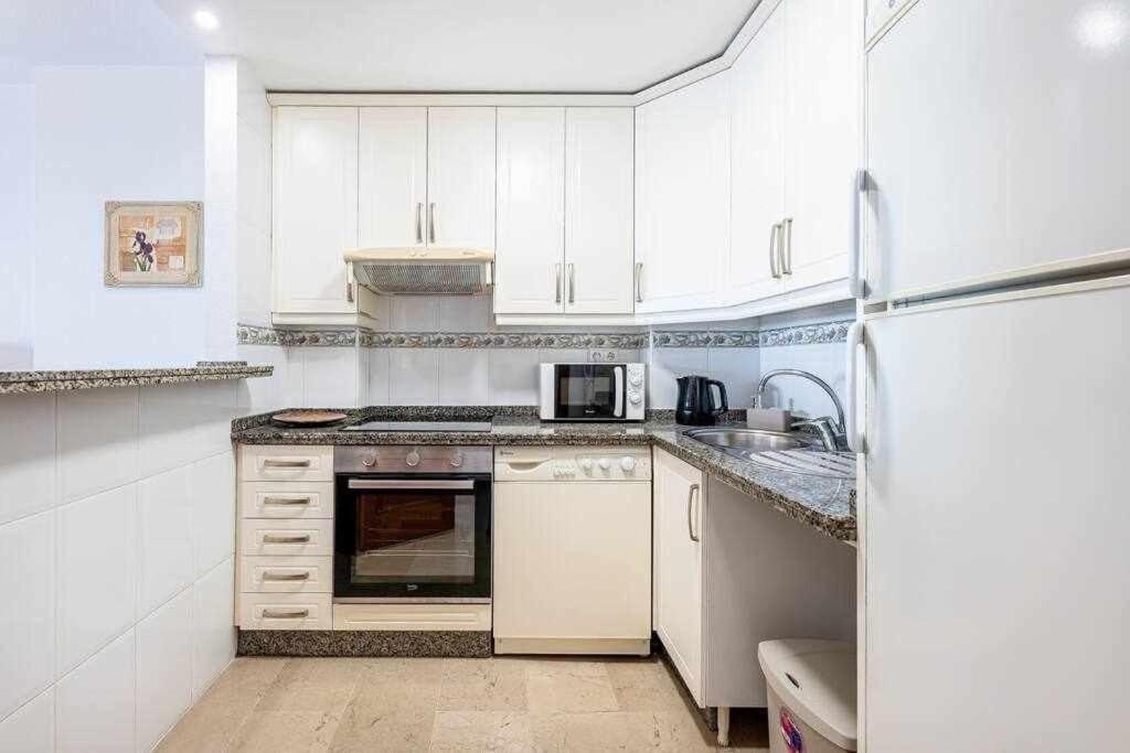 797 Holiday Rentals- Hermoso Apartamento Para 4 En Benalmádena Kültér fotó