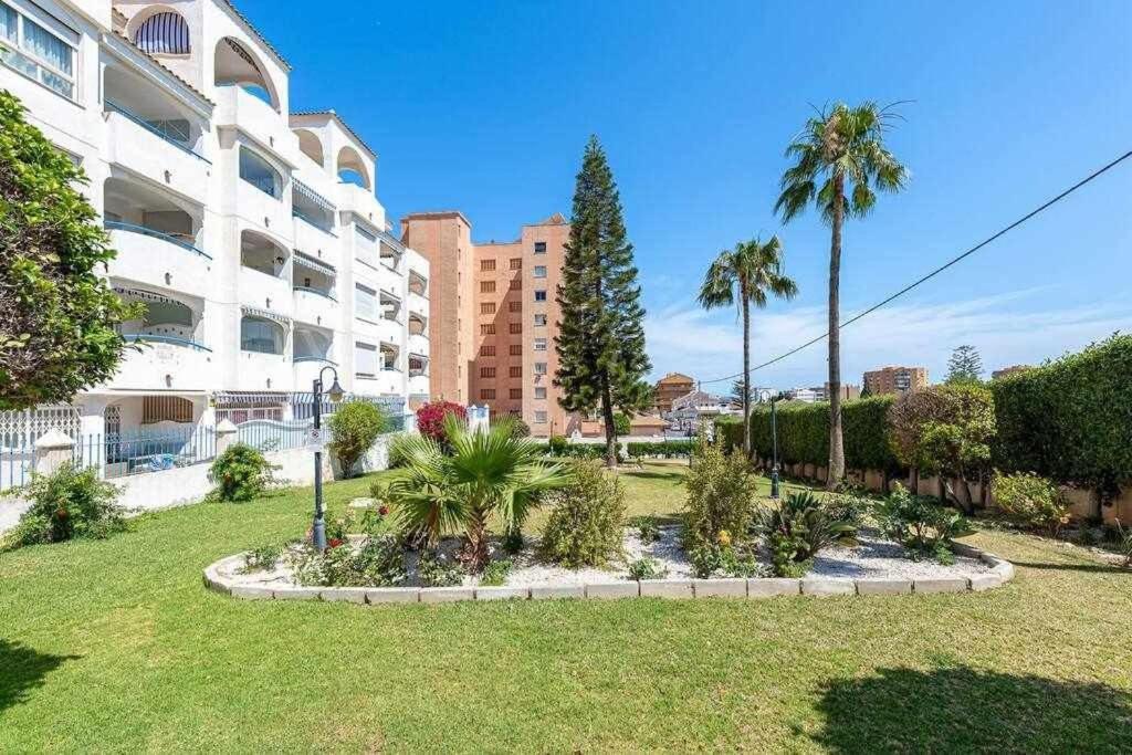 797 Holiday Rentals- Hermoso Apartamento Para 4 En Benalmádena Kültér fotó