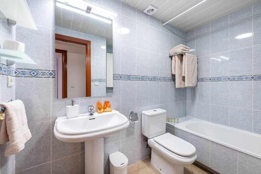 797 Holiday Rentals- Hermoso Apartamento Para 4 En Benalmádena Kültér fotó